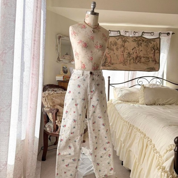 wrangler x billabong limited edition white she's cheeky floral jeans womens‎ 25 - Picture 2 of 9